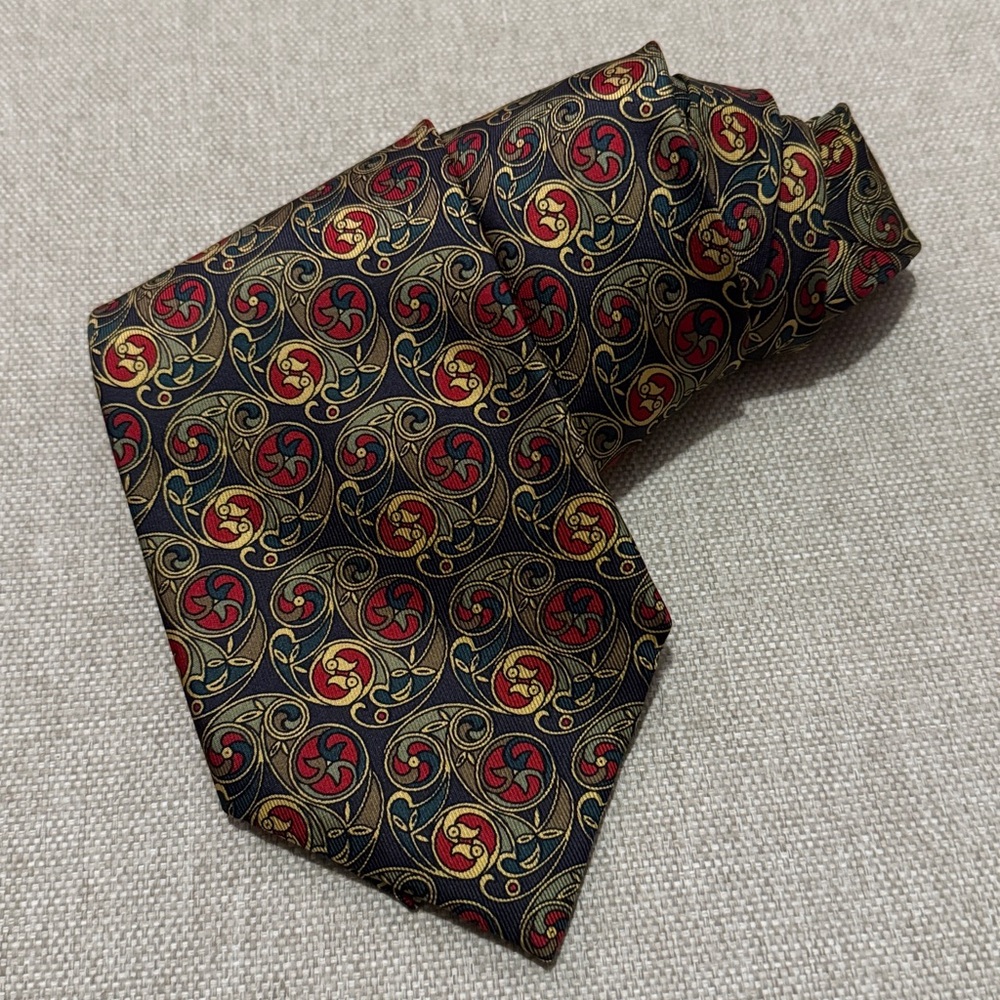 EUC Men’s Silk Tie-British Museum Made in England-Reds/Greens/Golds - Picture 2 of 6